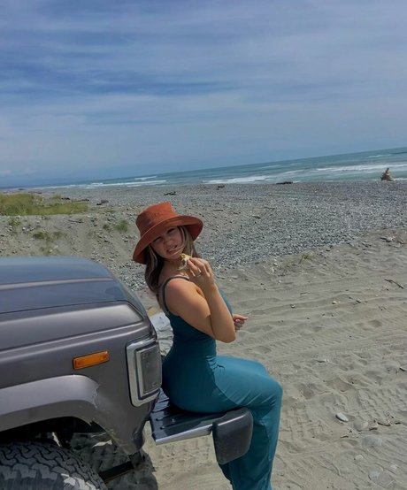 teen tits onlyfans adult photo