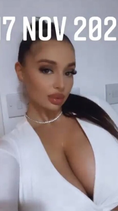 naughtybabeoxo sexy actress galleries