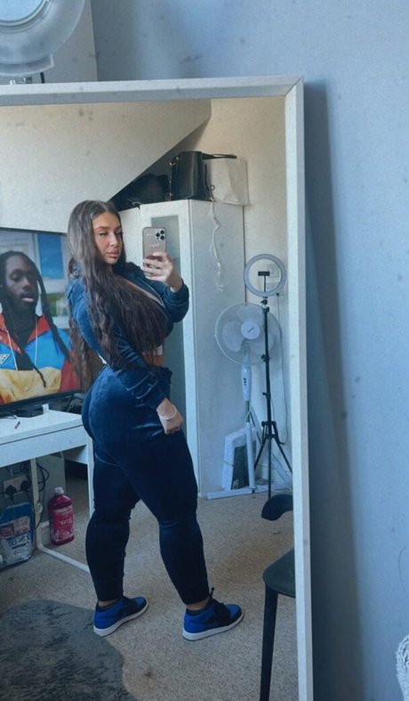 naughtybabeoxo erotic model picture