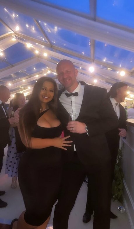 naughtybabeoxo porn star pic