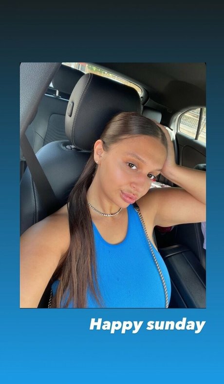 naughtybabeoxo naked model picture