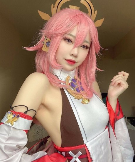 tsikyo adult model picture