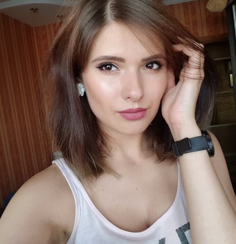 Miroslava Ladovir model top pics