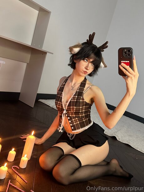 urplpur nude actress photo