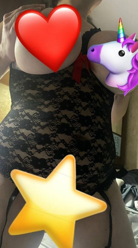 Tittyqueen77 exclusive model photos