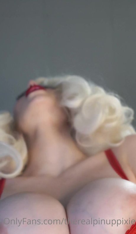 Pineup Pixie erotic pornstar galleries