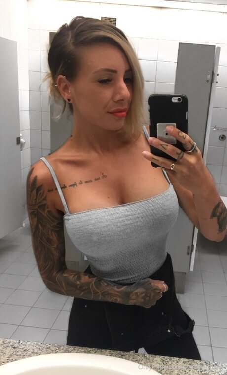 Shelleylouisa_ top star photo