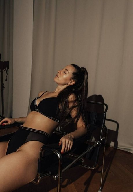 Alla Mill hot pornstar pics