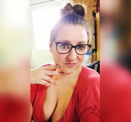 Caityy Cakesss erotic model picture