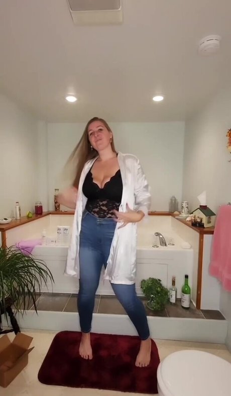 Caityy Cakesss pornstar art photo