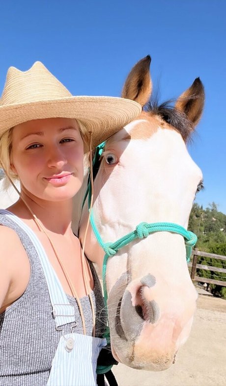 Beth Behrs sex model pic