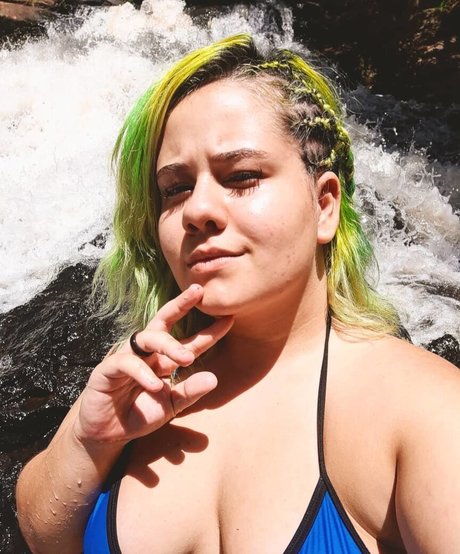 Karol Lannes nude star images