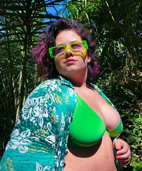 Karol Lannes model sexy pictures