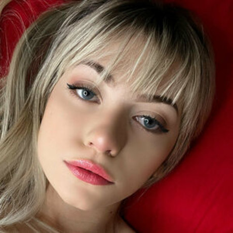 Cmeell adult model images