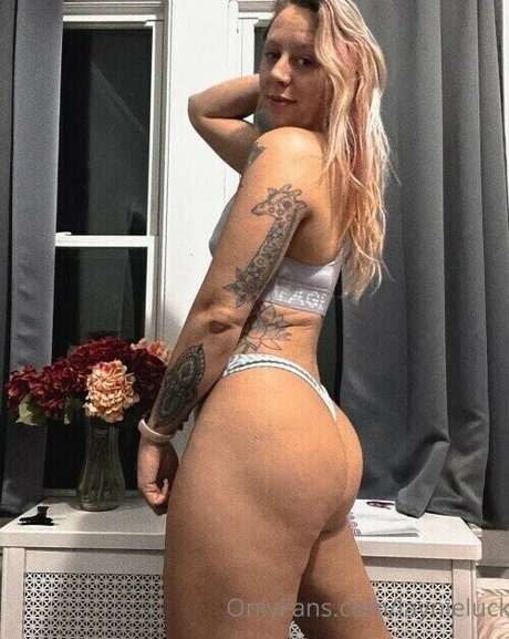 AEW Laynie Luck model nice picture