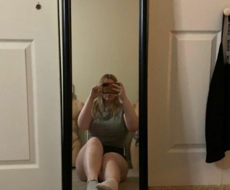 yours___truly___sav1 top model pics