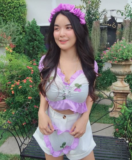 pregnant asian onlyfans nude pic