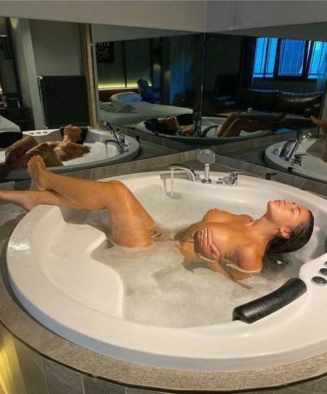 strip nude onlyfans free sexy image