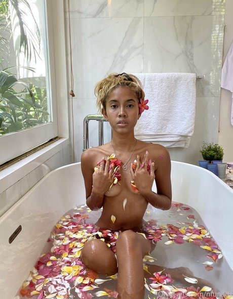 Fauutami art actress picture