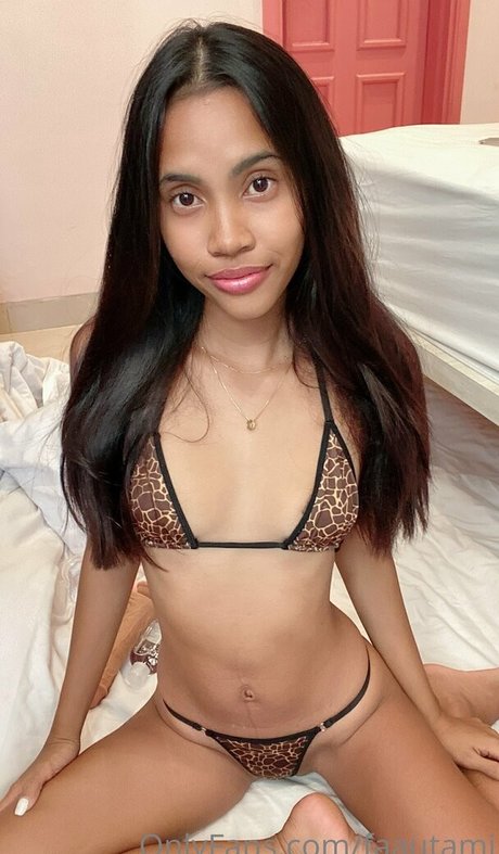 super skinny onlyfans pornographic image