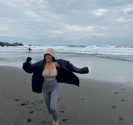 Chen model nudes photos