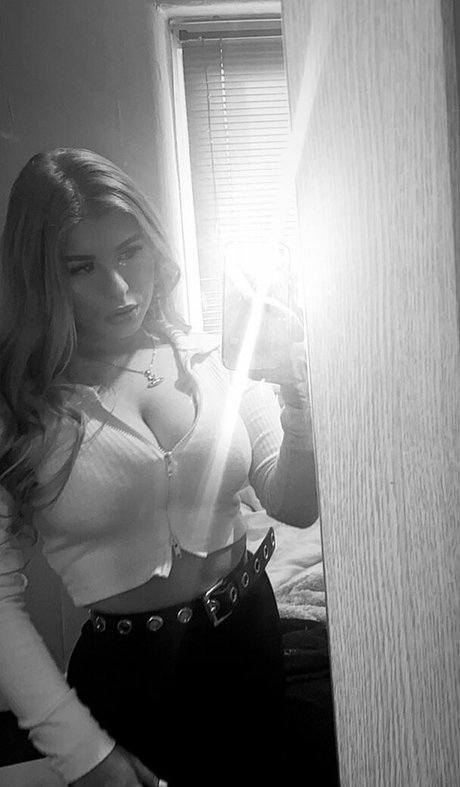 Isabelle Rose model beautiful images