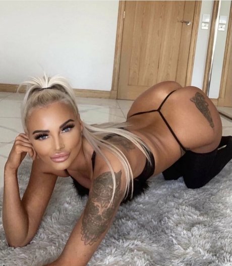 natashacheri naked pornstar pictures