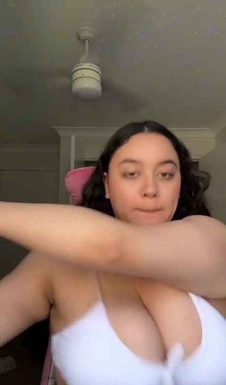 Carragh Mahuika model nice pic