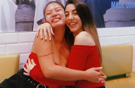 beach milf onlyfans top image