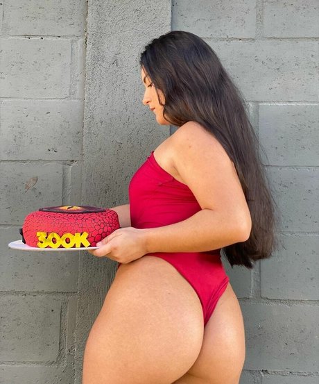 Jhennifer Goulart model sex pic