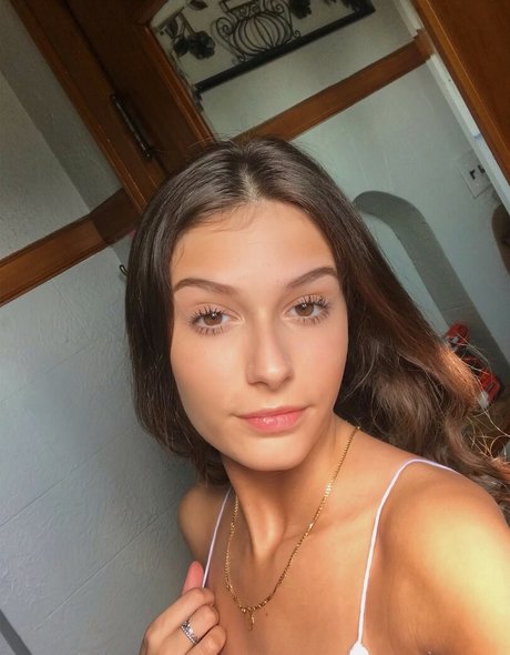 brunettestarbucksaddict naked model img