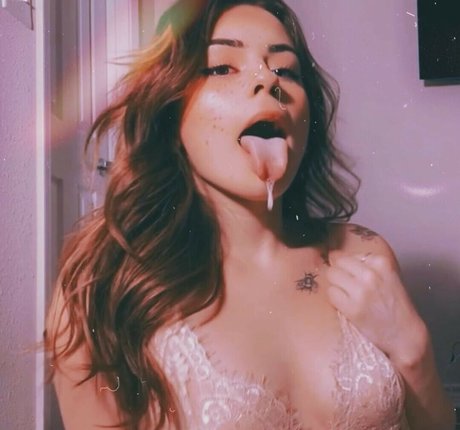 AliiceApple star adult gallery