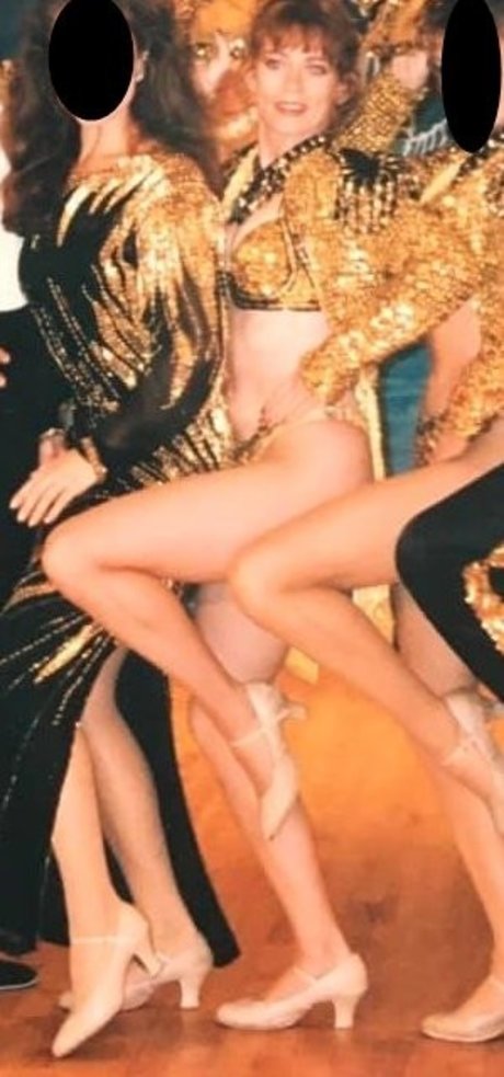 Joanne Malin nude model pic