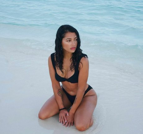 Vanessa White sexy pornstar img