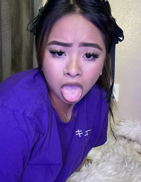 ellyylovess hot model img