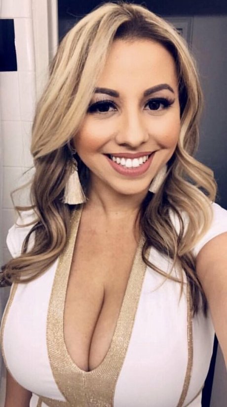 Adriana Noriega sexy star galleries