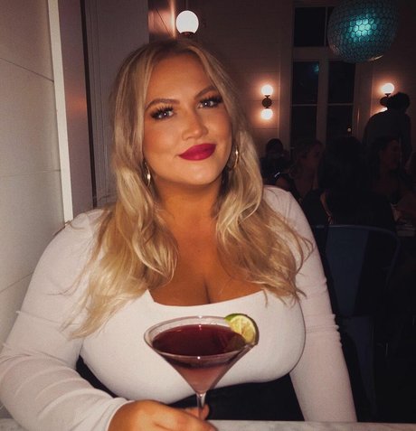 busty redhead onlyfans nudes galleries