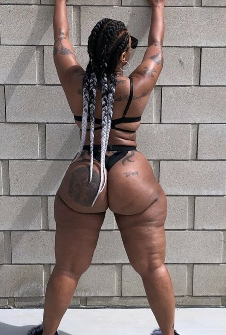 Cherokee D Ass erotic actress pics