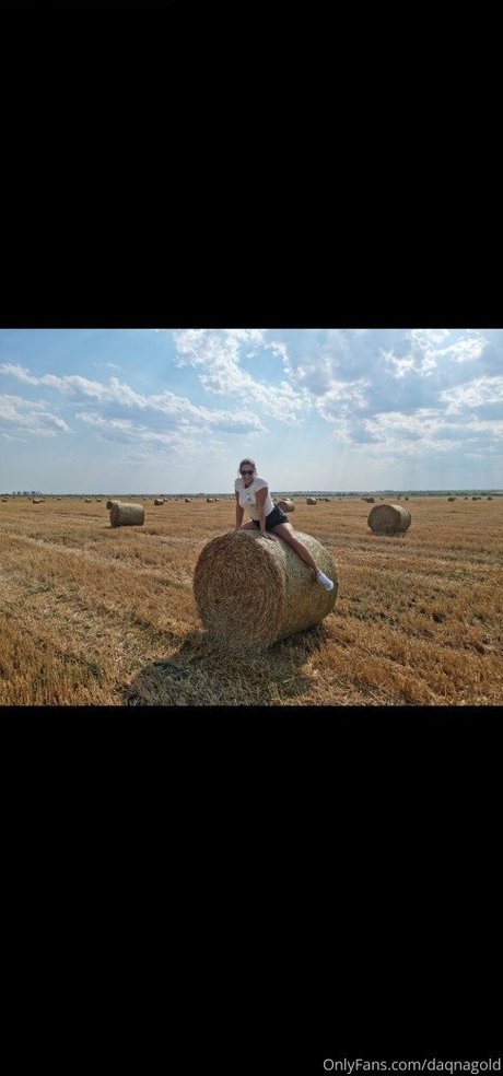 Daqnagold model beautiful images