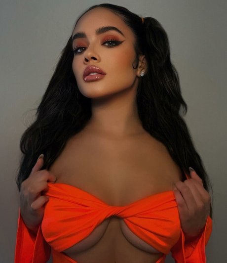 Paolakrystal model sexy photos