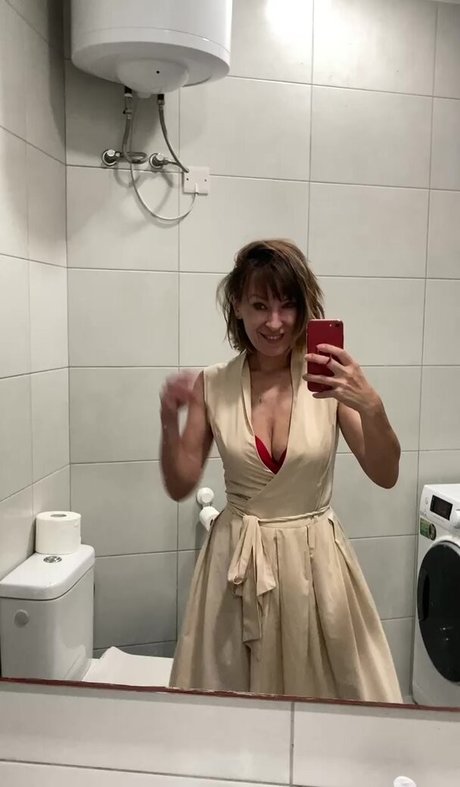 Alessia Elfie model pretty galleries