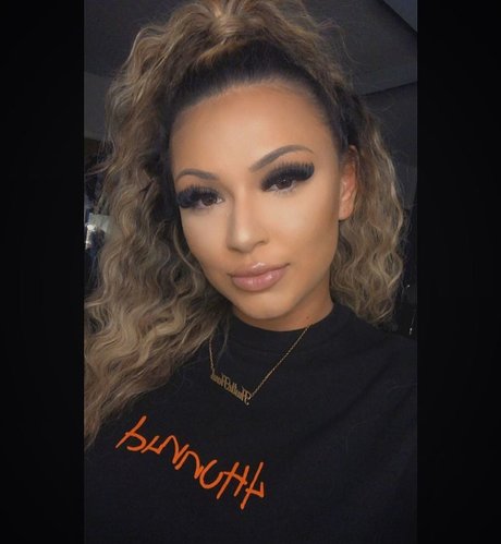 Hustle23hard model xxx image