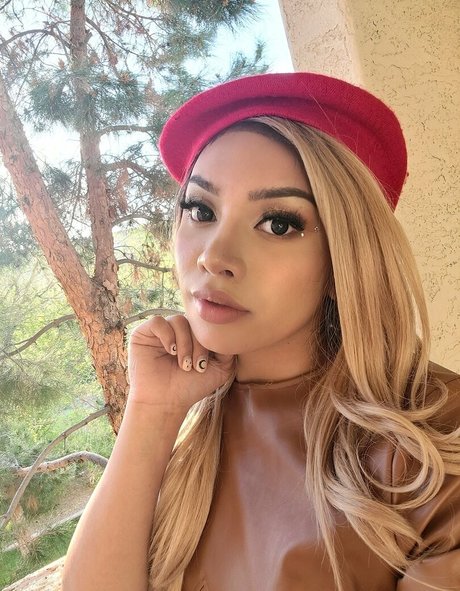 Mina Sin model pretty gallery