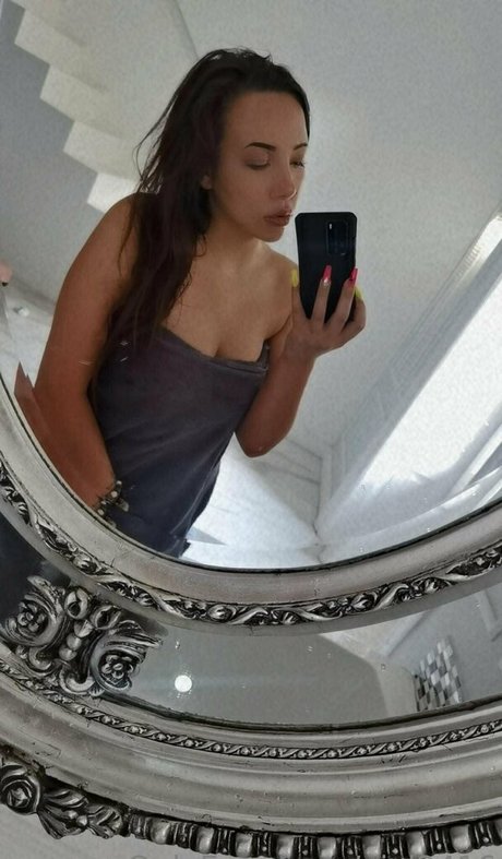 vivi2416 model pornographic pic