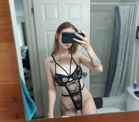 Alildore model perfect picture