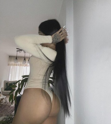 Laura Vanegas hot model pics