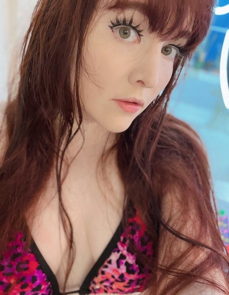 busty mom onlyfans free xxx picture