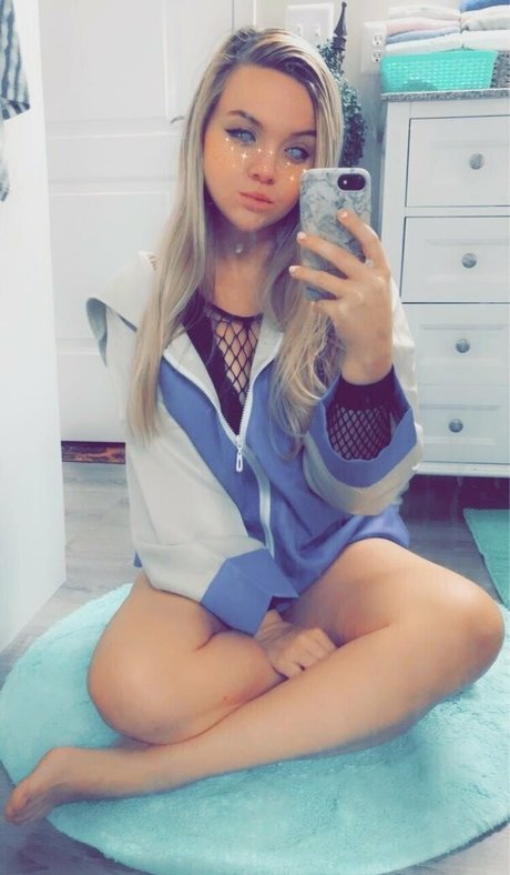 Calcosplay pretty model pic