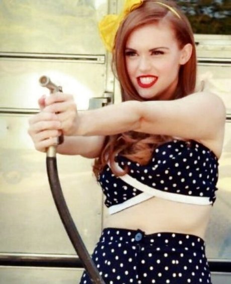 Holland Roden free star pictures