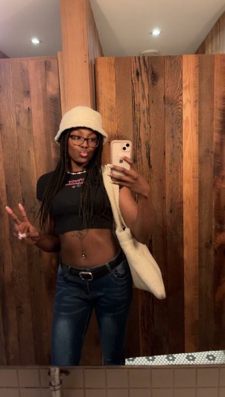 Empty Refuse2705 pretty model image